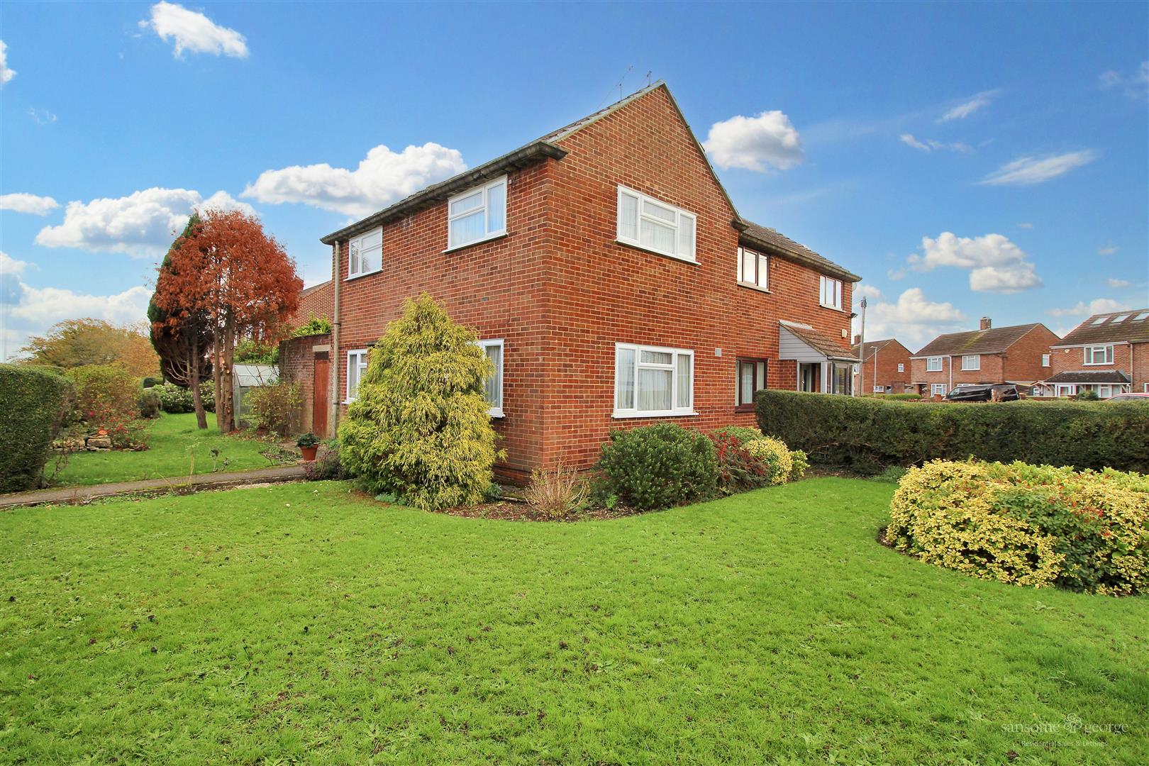 2 bed property in Dee Road, Reading